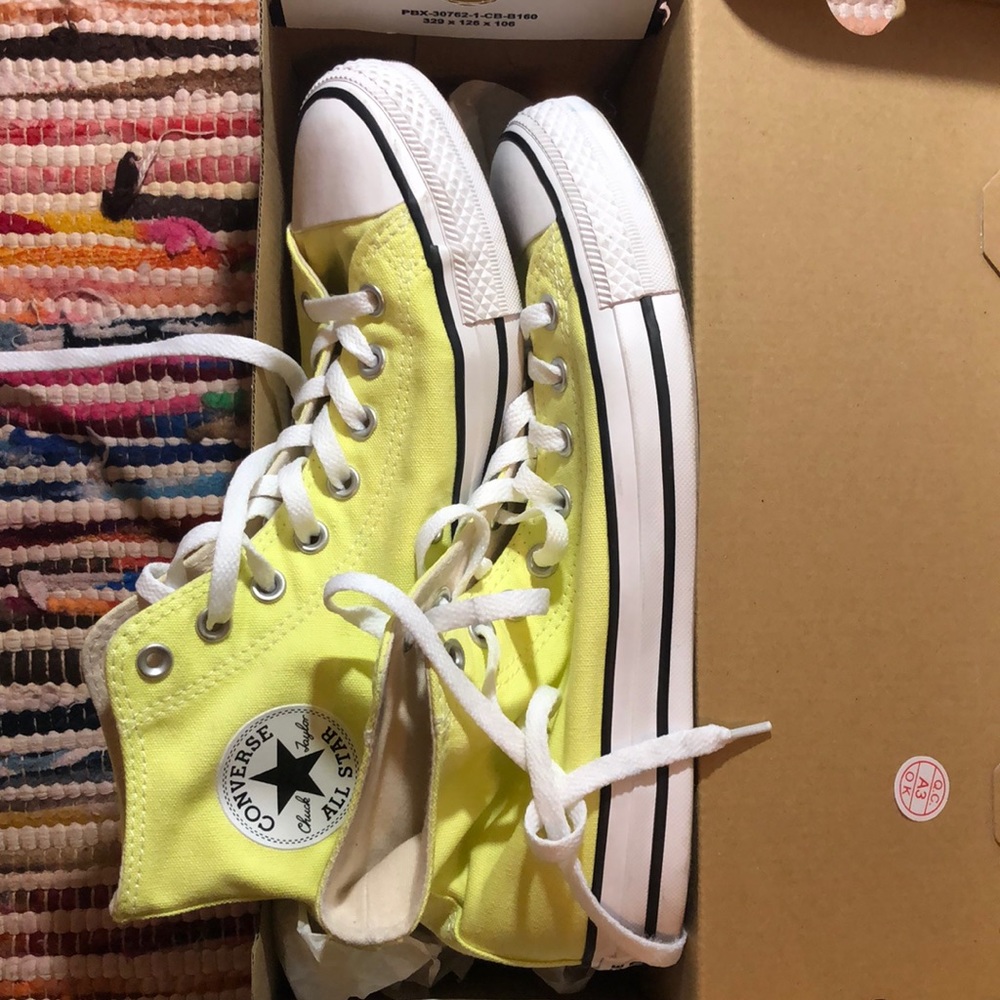 Seasonal Neon “ Lt Zitron” Converse High Tops